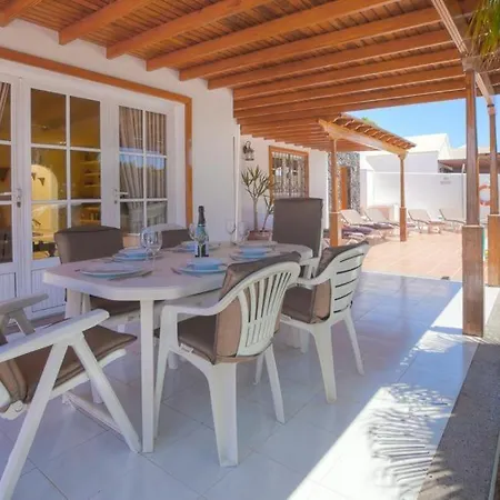 Puerto Del Carmen Sleeps 6 Pool Wifi Вилла Пуэрто дель Кармен