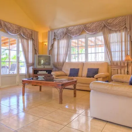 Вилла Puerto Del Carmen Sleeps 6 Pool Wifi