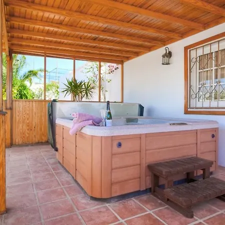 ヴィラ Puerto Del Carmen Sleeps 6 Pool Wifi プエルト・デル・カルメン